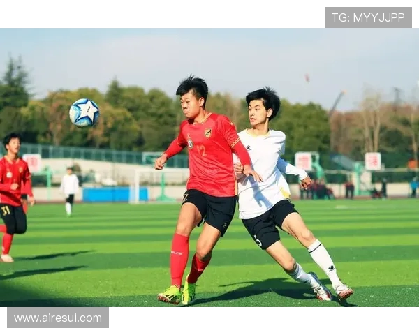 激情燃动绿茵赛场展现拼搏精神凝聚团队力量谱写青春华章